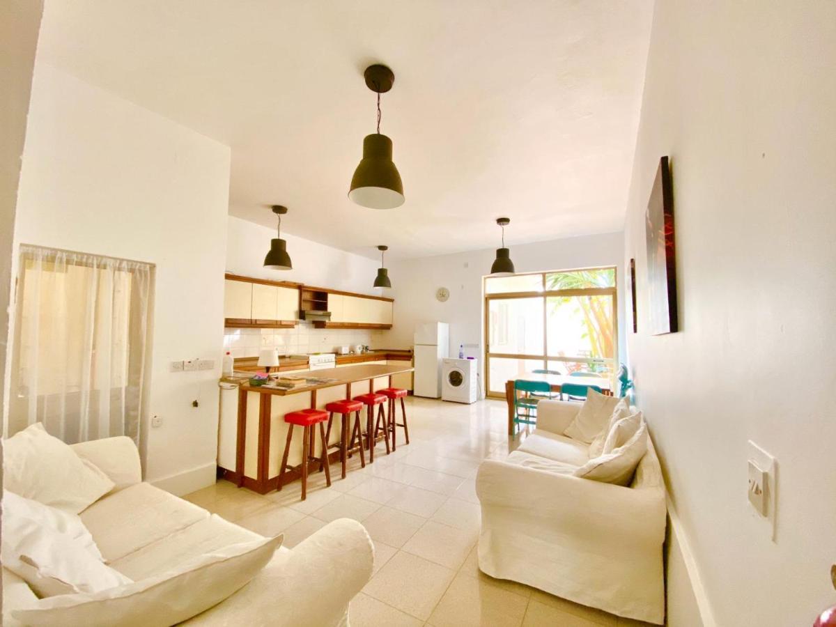 Butts Inn Annex Dormitory Hostel Ghajn il-Kbira  ภายนอก รูปภาพ