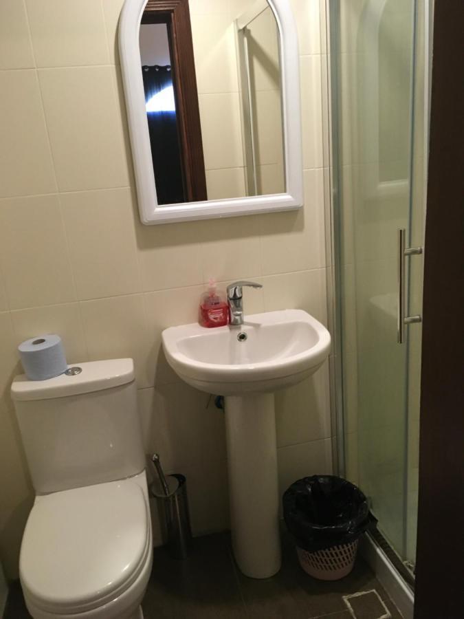 Butts Inn Annex Dormitory Hostel Ghajn il-Kbira  ภายนอก รูปภาพ